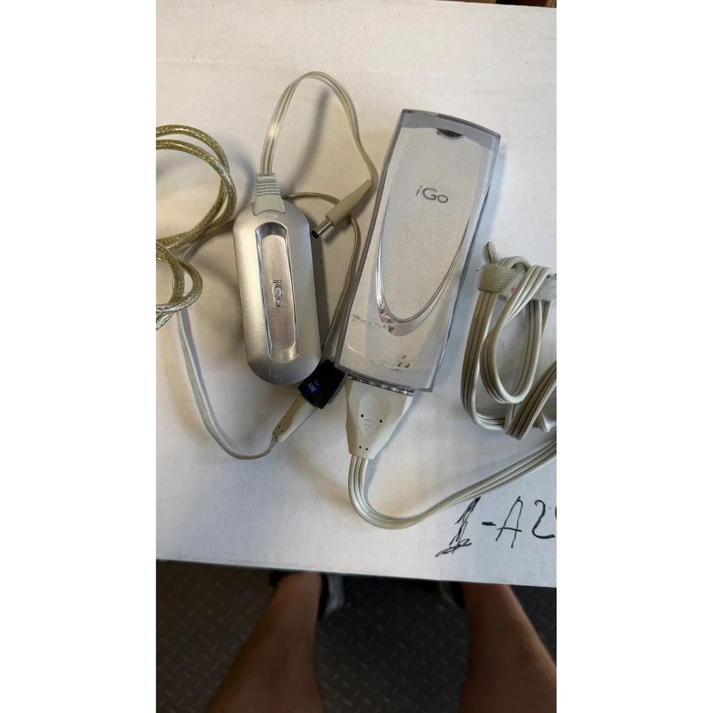 iGo Juice 70 Universal AC DC Power Adapter Laptop Charger‎ PS0055 Silver